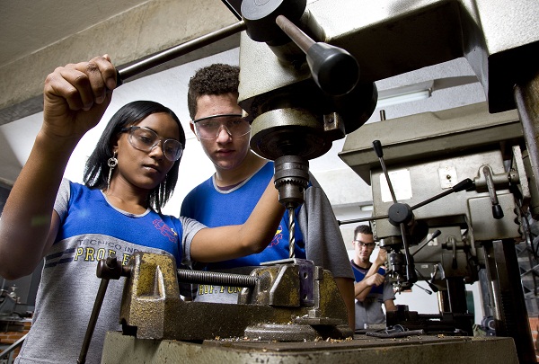 Programa tem por objetivo expandir, interiorizar e democratizar a oferta de cursos técnicos e de qualificação profissional. Foto: Arquivo ACS/SEE