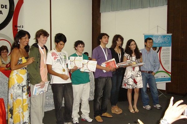 Maria Clara (de blusa preta) na premiação da Olimpíada Brasileira de Matemática. Foto: Arquivo Pessoal