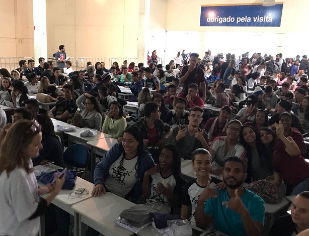 Nem a chuva de sábado de manhã desanimou os alunos da regional Metropolitana C a participarem dos aulões do Enem na Praça. Foto; Divulgação