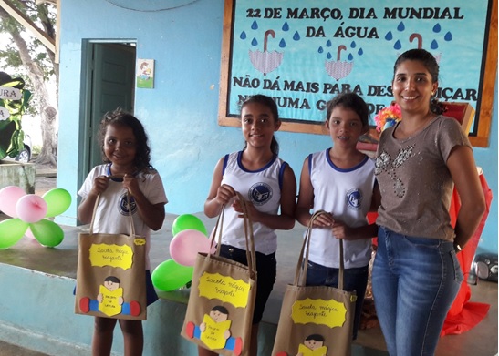 Escola Estadual Professor Antônio Viçoso Magalhães, em Muriaé, desenvolve o projeto da Sacola Mágica Viajante. Foto: Arquivo da Escola