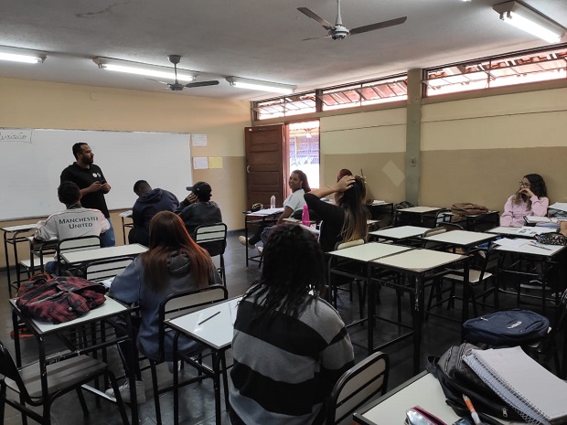 O professor de Física e vice-diretor da Escola Estadual Professor Guilherme Azevedo Lage, em Belo Horizonte, Filipe Alves Lima. Foto: Arquivo Pessoal