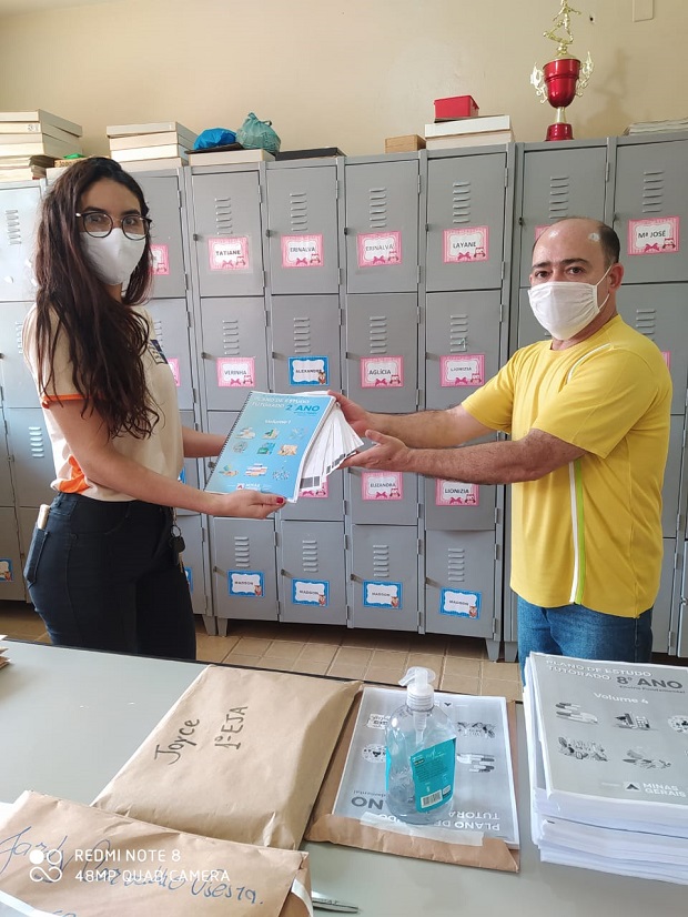 Aluna Ana Luiza Palma tomou todos os cuidados e foi até a escola entregar o PET. Foto: arquivo escola
